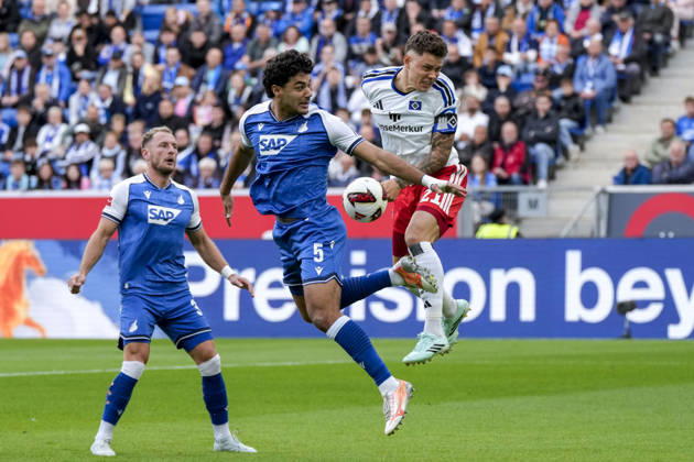 v.li.: Ozan Muhammed Kabak (Hoffenheim, 5), Nicolai Remberg (HSV, 21, Kapitän), Zweikampf, Spielszene, Duell, duel, tackle, tackling, Dynamik, Action, Aktion, 10.10.2026, Sinsheim (Deutschland), Fussball, Bundesliga, TSG 1899 Hoffenheim - Hamburger SV, DFB DFL REGULATIONS PROHIBIT ANY USE OF PHOTOGRAPHS AS IMAGE SEQUENCES AND OR QUASI-VIDEO.