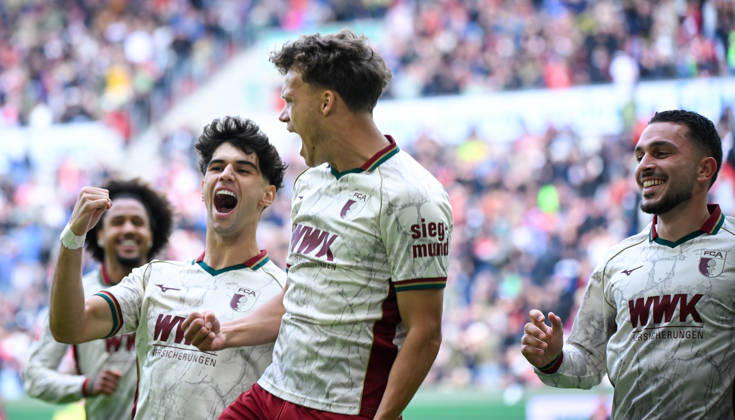 10.10.2026, xemx, Fussball 1.Bundesliga, FC Augsburg - Bayern München v.l. Robin Fellhauer (FC Augsburg) Jubel, Torjubel, celebrate the goal, jubelt ueber das Tor zum 1:0 (DFL DFB REGULATIONS PROHIBIT ANY USE OF PHOTOGRAPHS as IMAGE SEQUENCES and or QUASI-VIDEO) Augsburg