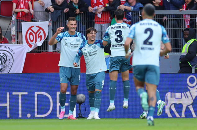 10.10.2026, Fussball Bundesliga, 1. FSV Mainz 05 - Bayer 04 Leverkusen, v.l., Torjubel zum 0:2 durch Patrik Schick (Bayer 04 Leverkusen), Goal celebration, celebrate the goal, Afonso Moreira (Bayer 04 Leverkusen) DFL DFB REGULATIONS PROHIBIT ANY USE OF PHOTOGRAPHS AS IMAGE SEQUENCES AND OR QUASI-VIDEO. xdcx Copyright: HMBxMedia Claus