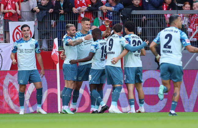 10.10.2026, Fussball Bundesliga, 1. FSV Mainz 05 - Bayer 04 Leverkusen, v.l., Torjubel zum 0:2 durch Patrik Schick (Bayer 04 Leverkusen), Goal celebration, celebrate the goal DFL DFB REGULATIONS PROHIBIT ANY USE OF PHOTOGRAPHS AS IMAGE SEQUENCES AND OR QUASI-VIDEO. xdcx Copyright: HMBxMedia Claus