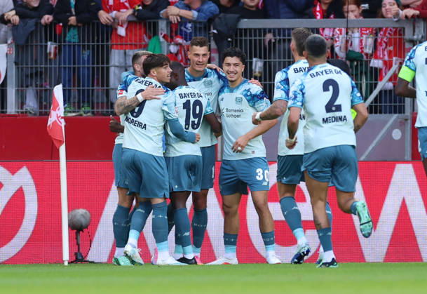 10.10.2026, Fussball Bundesliga, 1. FSV Mainz 05 - Bayer 04 Leverkusen, v.l., Torjubel zum 0:2 durch Patrik Schick (Bayer 04 Leverkusen), Goal celebration, celebrate the goal DFL DFB REGULATIONS PROHIBIT ANY USE OF PHOTOGRAPHS AS IMAGE SEQUENCES AND OR QUASI-VIDEO. xdcx Copyright: HMBxMedia Claus