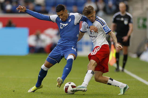 v.l.n.r.: Adam Daghim (TSG Hoffenheim) und David Moller Wolfe (HSV), im Bundesliga-Spiel zwischen der TSG 1899 Hoffenheim und dem Hamburger SV in der PreZero Arena, Sinsheim, Deutschland, am 10. Oktober 2026. in action during the Bundesliga match between TSG 1899 Hoffenheim and Hamburger SV at the PreZero Arena, Sinsheim, Germany, on October 10, 2026. DFB DFL REGULATIONS PROHIBIT ANY USE OF PHOTOGRAPHS AS IMAGE SEQUENCES AND OR QUASI-VIDEO, Copyright: HMBxMedia xHeikoxBecker
