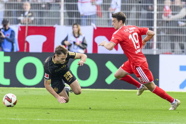 im Bild v.l.: Tom Zimmerscheid (SV Elversberg, 29), Janik Haberer (Union Berlin, 19), Zweikampf, Action, Kampf, kaempft um den Ball, GER, Berlin, Fussball, 1. FC Union Berlin vs SV Elversberg, in der Alten Försterei, 10.10.2026, DFB DFL REGULATIONS PROHIBIT ANY USE OF PHOTOGRAPHS AS IMAGE SEQUENCES AND OR QUASI-VIDEO, Copyright: HMBxMedia UwexKoch