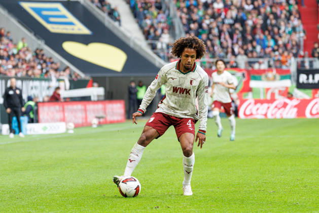 Han-Noah Massengo (4, FC Augsburg) beim Spiel zwischen FC Augsburg v FC Bayern München, Fussball, Herren, Bundesliga, 2026 2027, 5.Spieltag am 10.10.2026 in Augsburg, WWK ARENA. DFL and DFB regulations prohibit any use of photographs as image sequences and or quasi-video. Bayern Deutschland