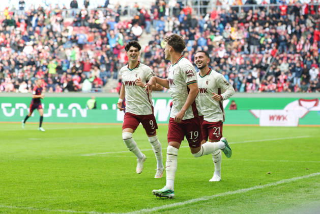 Jubel zum Tor zum 1:0 durch Robin Fellhauer (FC Augsburg, 19), mit Arijon Ibrahimovic (FC Augsburg, 21) und Rodrigo Ribeiro (FC Augsburg, 09), GER, FC Augsburg vs. FC Bayern Muenchen, Fussball, Bundesliga, 5. Spieltag, Saison 2026 2027, 10.10.2026, DFL DFB REGULATIONS PROHIBIT ANY USE OF PHOTOGRAPHS as IMAGE SEQUENCES and or QUASI-VIDEO, GER, FC Augsburg vs. FC Bayern Muenchen, Fussball, Bundesliga, 5. Spieltag, Saison 2026 2027, 10.10.2026 Augsburg Copyright: xEibner-Pressefoto JennixMaulx EP_JML