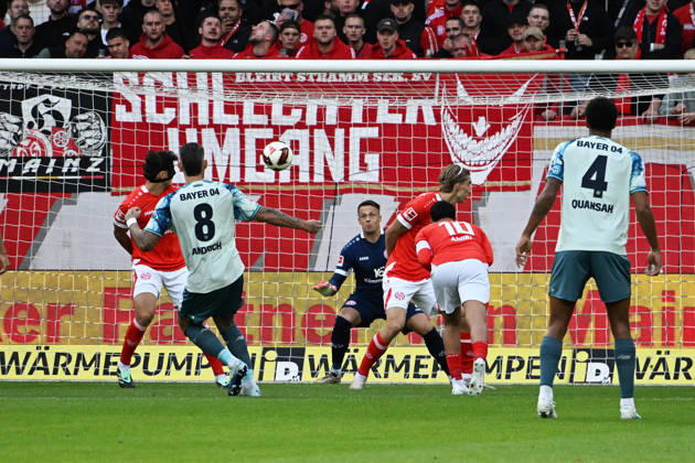 10.10.2026, xsltx, Fussball 1.Bundesliga, FSV Mainz 05 - Bayer 04 Leverkusen v.l. Robert Andrich (Bayer 04 Leverkusen) Torschuetze, erzielt das Tor, Treffer, scores the goal 0:1 Alexander Schwolow (FSV Mainz 05) (DFL DFB REGULATIONS PROHIBIT ANY USE OF PHOTOGRAPHS as IMAGE SEQUENCES and or QUASI-VIDEO) Mainz