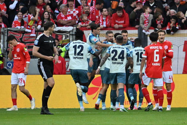 10.10.2026, xsltx, Fussball 1.Bundesliga, FSV Mainz 05 - Bayer 04 Leverkusen v.l. Torjubel nach dem Tor zum celebrating the goal celebrate 0:1 durch Robert Andrich (Bayer 04 Leverkusen) (DFL DFB REGULATIONS PROHIBIT ANY USE OF PHOTOGRAPHS as IMAGE SEQUENCES and or QUASI-VIDEO) Mainz
