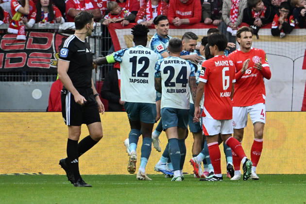 10.10.2026, xsltx, Fussball 1.Bundesliga, FSV Mainz 05 - Bayer 04 Leverkusen v.l. Torjubel nach dem Tor zum celebrating the goal celebrate 0:1 durch Robert Andrich (Bayer 04 Leverkusen) (DFL DFB REGULATIONS PROHIBIT ANY USE OF PHOTOGRAPHS as IMAGE SEQUENCES and or QUASI-VIDEO) Mainz