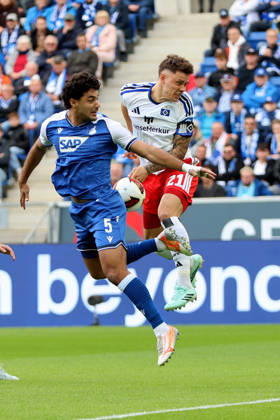 10.10.2026, xtvx, Fussball 1.Bundesliga, TSG 1899 Hoffenheim - Hamburger SV v.l. Zweikampf, Duell, duel, tackle, compete Ozan Kabak (TSG 1899 Hoffenheim) Nicolai Remberg (Hamburger SV) (DFL DFB REGULATIONS PROHIBIT ANY USE OF PHOTOGRAPHS as IMAGE SEQUENCES and or QUASI-VIDEO) Sinsheim