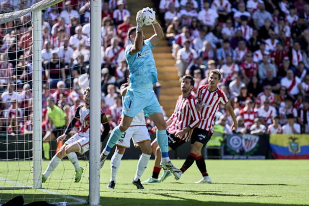 October 10, 2026, Madrid, Madrid, Spain: Unai Simon of Athletic Club in action during the Spanish League, LaLiga EA Sports, football match played between Rayo Vallecano and Athletic Club at Vallecas stadium on October 10, 2026, in Madrid, Spain. Rayo Vallecano V Athletic Club - LaLiga EA Sports  - ZUMAa181 20261010_zaa_a181_015 Copyright: xAngelxPerezxMecax