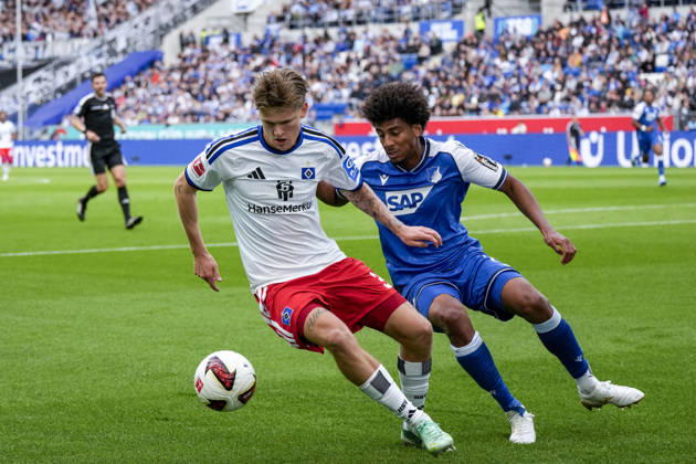 v.li.: David Möller Wolfe (HSV, 3), Bernardo Fernandes da Silva Junior (Hoffenheim, 13), Zweikampf, Spielszene, Duell, duel, tackle, tackling, Dynamik, Action, Aktion, 10.10.2026, Sinsheim (Deutschland), Fussball, Bundesliga, TSG 1899 Hoffenheim - Hamburger SV, DFB DFL REGULATIONS PROHIBIT ANY USE OF PHOTOGRAPHS AS IMAGE SEQUENCES AND OR QUASI-VIDEO.