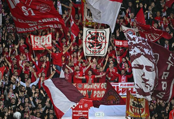 10.10.2026, Fussball Bundesliga 2026 2027, 5.Spieltag, FC Augsburg - FC Bayern München, in der WWK-Arena Augsburg, Die Bayern Fans in der Gegnerischen Kurve