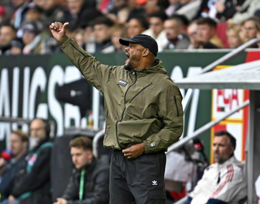 10.10.2026, Fussball Bundesliga 2026 2027, 5.Spieltag, FC Augsburg - FC Bayern München, in der WWK-Arena Augsburg, Trainer Vincent Kompany (FC Bayern München) unzufrieden