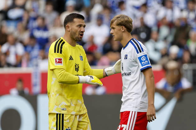 Daniel Heuer Fernandes (Hamburger SV, 01) und Louis Lemke (Hamburger SV, 37) im Dialog, im Gespräch, im Austausch, in Kommunikation , Deutschland, Fussball, 1. Bundesliga, 5.Spieltag, 2026 2027, TSG Hoffenheim vs. Hamburger SV, 10.10.2026, Sinsheim SNP Arena Deutschland Copyright: xGrantxHubbsx