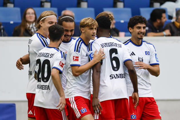 Torjubel Hamburger SV beim 0:1 durch Yussuf Poulsen (Hamburger SV, 15), Freude, Begeisterung, positive Emotionen, Torerfolg , Deutschland, Fussball, 1. Bundesliga, 5.Spieltag, 2026 2027, TSG Hoffenheim vs. Hamburger SV, 10.10.2026, Sinsheim SNP Arena Deutschland Copyright: xGrantxHubbsx
