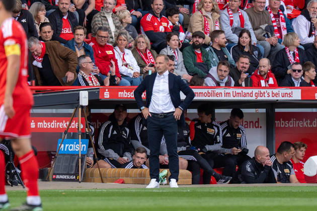 Deutschland: Fussball 1. Bundesliga, 5. Spieltag 2026 2027, 1.FC Union Berlin - SV Elversberg am 10.10.2026 in Berlin (Stadion An der Alten Försterei): Mauro Lustrinelli (1. FC Union Berlin, Trainer) an der Seitenlinie Copyright: xSvenxHeidmannx