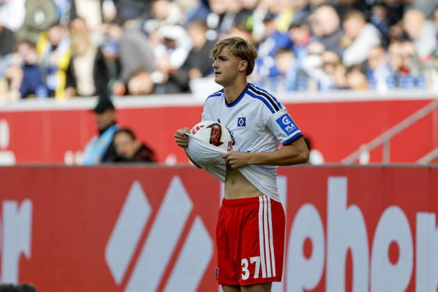 Louis Lemke (Hamburger SV, 37) beim Einwurf , Deutschland, Fussball, 1. Bundesliga, 5.Spieltag, 2026 2027, TSG Hoffenheim vs. Hamburger SV, 10.10.2026, Sinsheim SNP Arena Deutschland Copyright: xGrantxHubbsx
