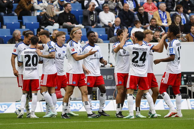 Torjubel Hamburger SV beim 0:1 durch Yussuf Poulsen (Hamburger SV, 15), Freude, Begeisterung, positive Emotionen, Torerfolg , Deutschland, Fussball, 1. Bundesliga, 5.Spieltag, 2026 2027, TSG Hoffenheim vs. Hamburger SV, 10.10.2026, Sinsheim SNP Arena Deutschland Copyright: xGrantxHubbsx