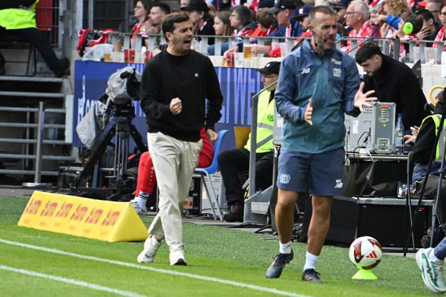 10.10.2026, xsltx, Fussball 1.Bundesliga, FSV Mainz 05 - Bayer 04 Leverkusen v.l. Torjubel nach dem Tor zum celebrating the goal celebrate 0:1 Trainer Coach Carles Martinez (Bayer 04 Leverkusen) (DFL DFB REGULATIONS PROHIBIT ANY USE OF PHOTOGRAPHS as IMAGE SEQUENCES and or QUASI-VIDEO) Mainz
