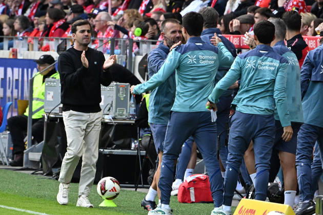 10.10.2026, xsltx, Fussball 1.Bundesliga, FSV Mainz 05 - Bayer 04 Leverkusen v.l. Torjubel nach dem Tor zum celebrating the goal celebrate 0:1 Trainer Coach Carles Martinez (Bayer 04 Leverkusen) (DFL DFB REGULATIONS PROHIBIT ANY USE OF PHOTOGRAPHS as IMAGE SEQUENCES and or QUASI-VIDEO) Mainz