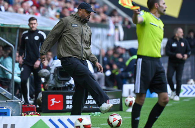 10.10.2026, xemx, Fussball 1.Bundesliga, FC Augsburg - Bayern München v.l. Cheftrainer Vincent Kompany (FC Bayern Muenchen) (DFL DFB REGULATIONS PROHIBIT ANY USE OF PHOTOGRAPHS as IMAGE SEQUENCES and or QUASI-VIDEO) Augsburg