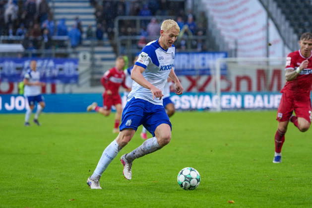 Deutschland: Fussball, 3. Liga, 8. Spieltag, Hänsch-Arena, Meppen, Emsland, Niedersachsen, SV Meppen vs. VfB Stuttgart U21, U 21 VfB Stuttgart II: Jona Borsum (SV Meppen, 4) Copyright: xMichelxWittex