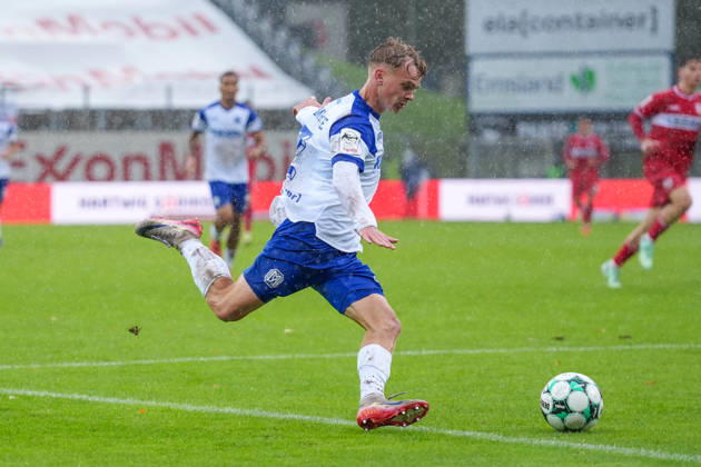 Deutschland: Fussball, 3. Liga, 8. Spieltag, Hänsch-Arena, Meppen, Emsland, Niedersachsen, SV Meppen vs. VfB Stuttgart U21, U 21 VfB Stuttgart II: Dominique Domröse (SV Meppen, 2) Copyright: xMichelxWittex