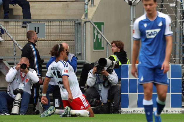 10.10.2026, xrekx, Fussball 1.Bundesliga, TSG 1899 Hoffenheim - Hamburger SV v.l. Torjubel nach dem Tor zum celebrating the goal celebrate 0:1 durch Yussuf Poulsen (Hamburger SV) (DFL DFB REGULATIONS PROHIBIT ANY USE OF PHOTOGRAPHS as IMAGE SEQUENCES and or QUASI-VIDEO) Sinsheim