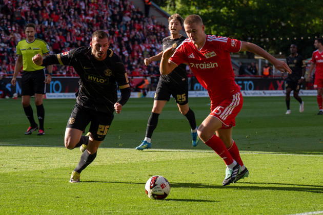 Deutschland: Fussball 1. Bundesliga, 5. Spieltag 2026 2027, 1.FC Union Berlin - SV Elversberg am 10.10.2026 in Berlin (Stadion An der Alten Försterei): Zweikampf Luca Sirch (SV Elversberg, 26) und Tom Rothe (1. FC Union Berlin, 15) Copyright: xSvenxHeidmannx