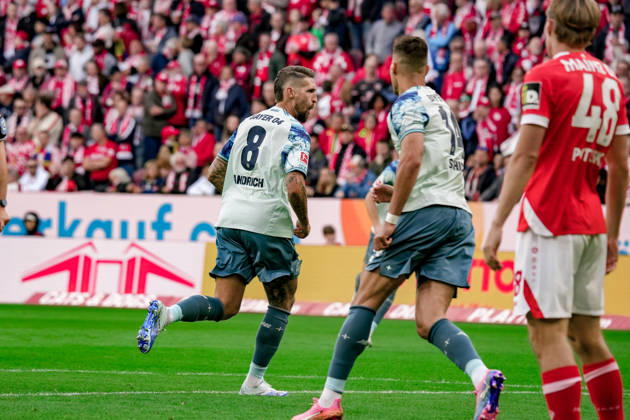 Deutschland: Fussball Saison 2026 2027 , 1. Bundesliga , 5. Spieltag , 1. FSV Mainz 05 vs. Bayer 04 Leverkusen - MEWA-Arena (Mainz) : Robert Andrich (Bayer 04 Leverkusen, 8) Tor und Torjubel zum 0:1, Tor, Torjubel, Jubel, Freude, Emotionen Mainz MEWA-Arena Deutschland Germany Copyright: xBennetxLongx
