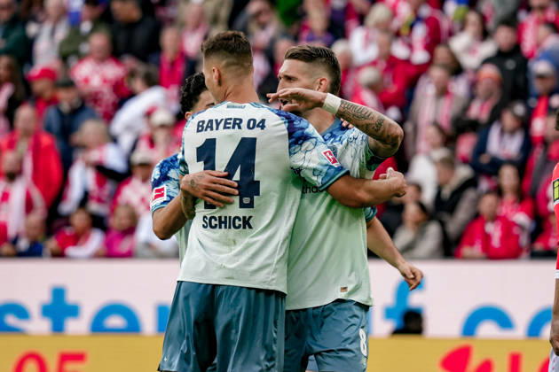 Deutschland: Fussball Saison 2026 2027 , 1. Bundesliga , 5. Spieltag , 1. FSV Mainz 05 vs. Bayer 04 Leverkusen - MEWA-Arena (Mainz) : Leverkusener Spieler jubeln zum 0:1 Führungstreffer, Tor, Torjubel, Jubel, Freude, Emotionen Mainz MEWA-Arena Deutschland Germany Copyright: xBennetxLongx