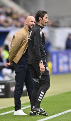 Trainer Coach Christian Ilzer TSG 1899 Hoffenheim sauer im Gespraech Diskussion mit Vierter Offizieller Schiedsrichter Referee Schiedsrichter Referee Dr. Matthias Joellenbeck nach Verletzung Ozan Kabak TSG 1899 Hoffenheim (05) Schiedsrichter Referee Harm Osmers schickt Betreuer wegen Kopfverletzung vom Fels TSG 1899 Hoffenheim vs Hamburger SV HSV 10.10.2026 DFL REGULATIONS PROHIBIT ANY USE OF PHOTOGRAPHS AS IMAGE SEQUENCES AND OR QUASI-VIDEO TSG 1899 Hoffenheim vs Hamburger SV HSV