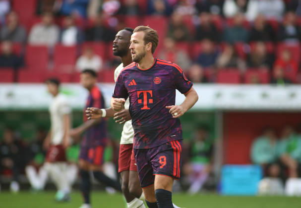 Fussball, Herren, Saison 2026 2027, FC Augsburg - FC Bayern München, Bundesliga, WWK Arena Harry Kane (FC Bayern München) im Laufen, Kopf, Oberkörper DFL DFB regulations prohibit any use of photographs as image sequences and or quasi-video