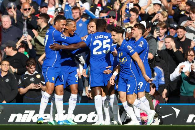 Jordan Henderson of Chelsea celebrates scoring his team s first goal of the match with teammates Chelsea v AFC Bournemouth, Premier League, Football, Stamford Bridge, London, UK, 10 10 2026, England - 10 Oct 2026London Stamford Bridge England United Kingdom EDITORIAL USE ONLY No use with unauthorised audio, video, data, fixture lists, club league logos or live services. Online in-match use limited to 120 images, no video emulation. No use in betting, games or single club league player publications. Copyright: xHanc WiredxPhotos Shutterstockx 17207404l