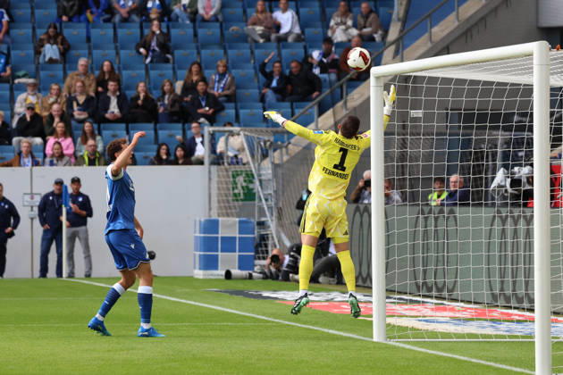 10.10.2026, xrekx, Fussball 1.Bundesliga, TSG 1899 Hoffenheim - Hamburger SV v.l. Fisnik Asllani (TSG 1899 Hoffenheim) Daniel Heuer Fernandes (Hamburger SV) (DFL DFB REGULATIONS PROHIBIT ANY USE OF PHOTOGRAPHS as IMAGE SEQUENCES and or QUASI-VIDEO) Sinsheim
