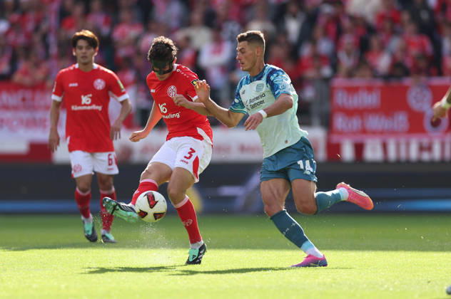 10.10.2026, Fussball Bundesliga, 1. FSV Mainz 05 - Bayer 04 Leverkusen, v.l., Fabio Gruber (FSV Mainz 05), Patrik Schick (Bayer 04 Leverkusen) DFL DFB REGULATIONS PROHIBIT ANY USE OF PHOTOGRAPHS AS IMAGE SEQUENCES AND OR QUASI-VIDEO. xdcx Copyright: HMBxMedia Claus
