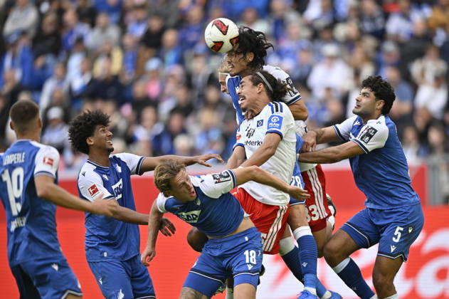 Strafraumszene, Torraumszene Kopfballduell Zweikampf Aktion Koki Machida TSG 1899 Hoffenheim (28) gegen Yussuf Poulsen Hamburger SV HSV (15) TSG 1899 Hoffenheim vs Hamburger SV HSV 10.10.2026 DFL REGULATIONS PROHIBIT ANY USE OF PHOTOGRAPHS AS IMAGE SEQUENCES AND OR QUASI-VIDEO TSG 1899 Hoffenheim vs Hamburger SV HSV