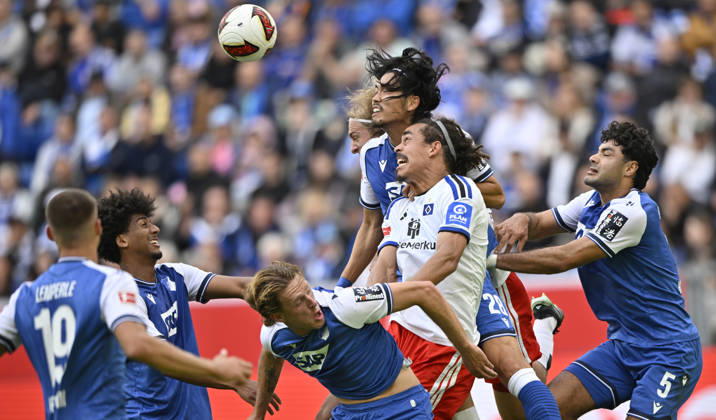 Strafraumszene, Torraumszene Kopfballduell Zweikampf Aktion Koki Machida TSG 1899 Hoffenheim (28) gegen Yussuf Poulsen Hamburger SV HSV (15) TSG 1899 Hoffenheim vs Hamburger SV HSV 10.10.2026 DFL REGULATIONS PROHIBIT ANY USE OF PHOTOGRAPHS AS IMAGE SEQUENCES AND OR QUASI-VIDEO TSG 1899 Hoffenheim vs Hamburger SV HSV