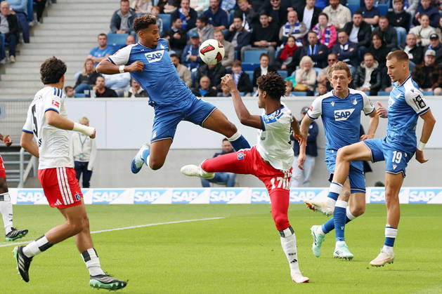 10.10.2026, xrekx, Fussball 1.Bundesliga, TSG 1899 Hoffenheim - Hamburger SV v.l. BambasÃ ContÃ (TSG 1899 Hoffenheim) Warmed Omari (Hamburger SV) Zweikampf, Aktion, action, battle for the ball (DFL DFB REGULATIONS PROHIBIT ANY USE OF PHOTOGRAPHS as IMAGE SEQUENCES and or QUASI-VIDEO) Sinsheim