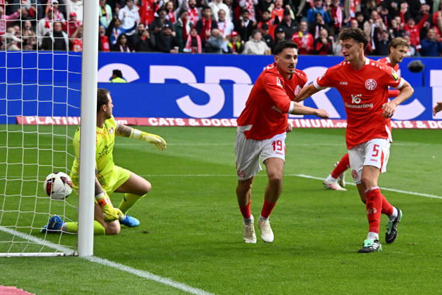 10.10.2026, xsltx, Fussball 1.Bundesliga, FSV Mainz 05 - Bayer 04 Leverkusen v.l. Torjubel nach dem Tor zum celebrating the goal celebrate 1:2 durch Anthony Caci (FSV Mainz 05) (DFL DFB REGULATIONS PROHIBIT ANY USE OF PHOTOGRAPHS as IMAGE SEQUENCES and or QUASI-VIDEO) Mainz
