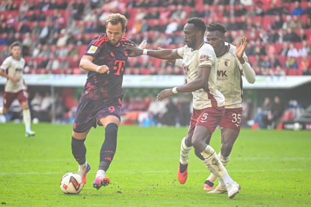 Harry Kane (FC Bayern Muenchen), Chrislain Matsima (FC Augsburg) und Juma Bah (FC Augsburg) im Zweikampf waehrend des spiels der 1. Bundesliga zwischen FC Augsburg und FC Bayern Muenchen, WWK Arena am 10. October 2026 in Augsburg, Deutschland. (Foto von Harry Langer DeFodi Images) +++ Harry Kane (FC Bayern Muenchen), Chrislain Matsima (FC Augsburg) und Juma Bah (FC Augsburg) battle for the ball during the Bundesliga match between FC Augsburg and FC Bayern Muenchen at WWK Arena on October 10, 2026 in Augsburg, Germany. (Photo by Harry Langer DeFodi Images) DFB DFL REGULATIONS PROHIBIT ANY USE OF PHOTOGRAPHS AS IMAGE SEQUENCES AND OR QUASI-VIDEO. (Photo by Harry Langer DeFodi Images) DFB DFL REGULATIONS PROHIBIT ANY USE OF PHOTOGRAPHS AS IMAGE SEQUENCES AND OR QUASI-VIDEO. -