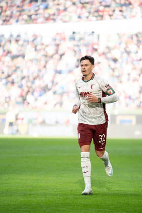 Fabian Rieder (32 Augsburg) beim Bundesligaspiel FC Augsburg - FC Bayern München am 10.10.2026.