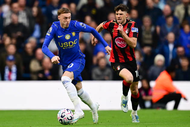 Chelsea v Bournemouth, Premier League Chelsea midfielder Cole Palmer (10) sprints forward with the ball under pressure from AFC Bournemouth midfielder Ryan Christie (10) during the Premier League match between Chelsea and Bournemouth at Stamford Bridge, London, UK on 10 October 2026. London Stamford Bridge Greater London UK Editorial use only DataCo restrictions apply See www.football-dataco.com , Copyright: xDennisxGoodwinx PSI-24979-0016