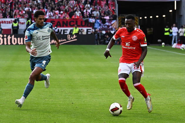 10.10.2026, xsltx, Fussball 1.Bundesliga, FSV Mainz 05 - Bayer 04 Leverkusen v.l. Jarell Quansah (Bayer 04 Leverkusen) Sheraldo Becker (FSV Mainz 05) Zweikampf, Aktion, action, battle for the ball (DFL DFB REGULATIONS PROHIBIT ANY USE OF PHOTOGRAPHS as IMAGE SEQUENCES and or QUASI-VIDEO) Mainz