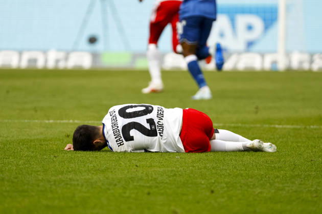 Fabio Vieira (Hamburger SV, 20) verletzt am Boden , Deutschland, Fussball, 1. Bundesliga, 5.Spieltag, 2026 2027, TSG Hoffenheim vs. Hamburger SV, 10.10.2026, Sinsheim SNP Arena Deutschland Copyright: xGrantxHubbsx