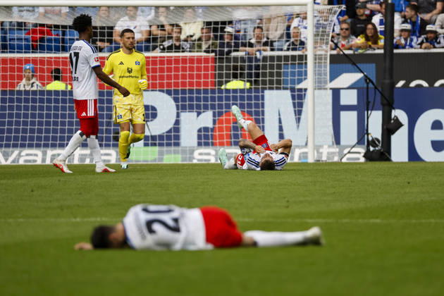 Fabio Vieira (Hamburger SV, 20) und Nicolai Remberg (Hamburger SV, 21) verletzt am Boden , Deutschland, Fussball, 1. Bundesliga, 5.Spieltag, 2026 2027, TSG Hoffenheim vs. Hamburger SV, 10.10.2026, Sinsheim SNP Arena Deutschland Copyright: xGrantxHubbsx