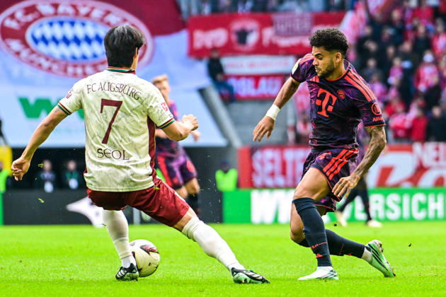 10.10.2026, GER, Fußball, Herren, 1. Bundesliga, 5. Spieltag, FC Augsburg vs FC Bayern München Young-woo Seol (FC Augsburg, 7), Luis Diaz (Bayern Muenchen, 14) Augsburg WWK-Arena Bayern Deutschland Copyright: xNordphotox xHafnerx