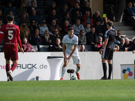 Gelbe Karte fuer Maximilian Thalhammer (SV Waldhof Mannheim, 08) GER, Fussball, SG Sonnenhof Grossaspach vs. SV Waldhof Mannheim, 3. Liga, 8. Spieltag, Aspach, Saison 2026 2027, 10.10.2026 GER, Fussball, SG Sonnenhof Grossaspach vs. SV Waldhof Mannheim, 3. Liga, 8. Spieltag, Aspach, Saison 2026 2027, 10.10.2026 Aspach Copyright: xCarstenxSchweringx EP_CSG