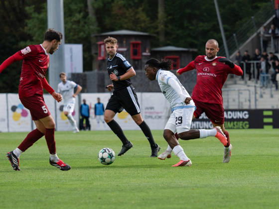 Yannis Hoer (SV Waldhof Mannheim, 05), Kushtrim Asallari (SV Waldhof Mannheim, 20), Fabian Eisele (SG Sonnenhof Grossaspach, 23) GER, Fussball, SG Sonnenhof Grossaspach vs. SV Waldhof Mannheim, 3. Liga, 8. Spieltag, Aspach, Saison 2026 2027, 10.10.2026 GER, Fussball, SG Sonnenhof Grossaspach vs. SV Waldhof Mannheim, 3. Liga, 8. Spieltag, Aspach, Saison 2026 2027, 10.10.2026 Aspach Copyright: xCarstenxSchweringx EP_CSG