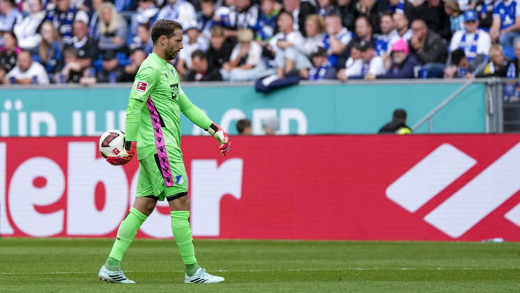 Oliver Baumann (Torwart, Hoffenheim, 1, Kapitän), Freisteller, Ganzkörper, Einzelbild, Einzelfoto, Aktion, Action, enttäuscht schauend, Enttäuschung, Frustration, disappointed, pessimistisch, 10.10.2026, Sinsheim (Deutschland), Fussball, Bundesliga, TSG 1899 Hoffenheim - Hamburger SV, DFB DFL REGULATIONS PROHIBIT ANY USE OF PHOTOGRAPHS AS IMAGE SEQUENCES AND OR QUASI-VIDEO.